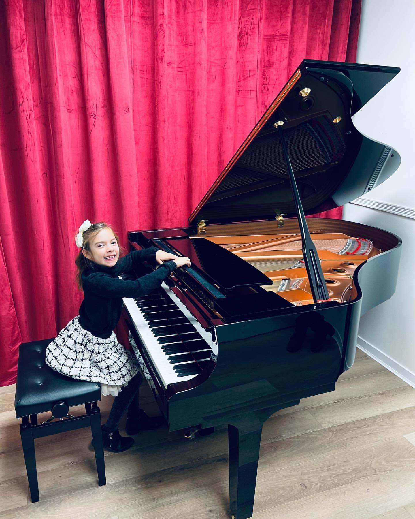Girl playing Piano at Dio Pian School